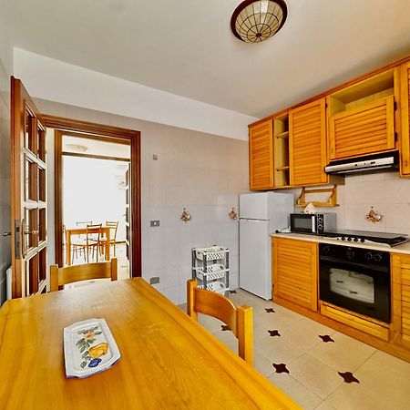 Holidaycasa Leone - Con Posto Auto A 200Mt Dal Mare Сперлонга Экстерьер фото